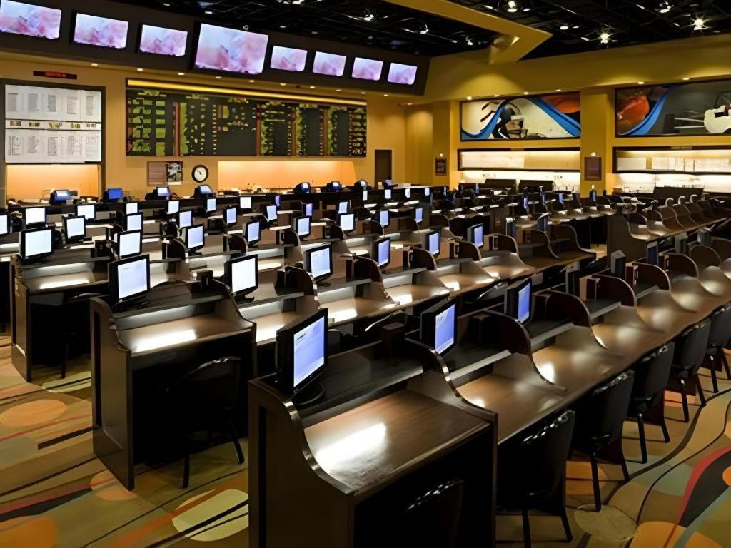 Eastside Cannery Casino Hotel Las Vegas Exterior photo